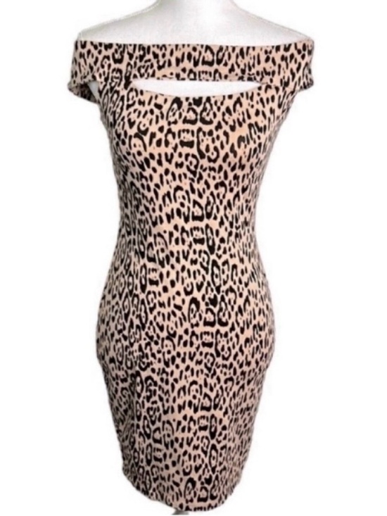 Guess Dresses & Skirts - ❤️ Sexy GUESS Off the Shoulders Black and Tan Leopard Print Dress - Size L
